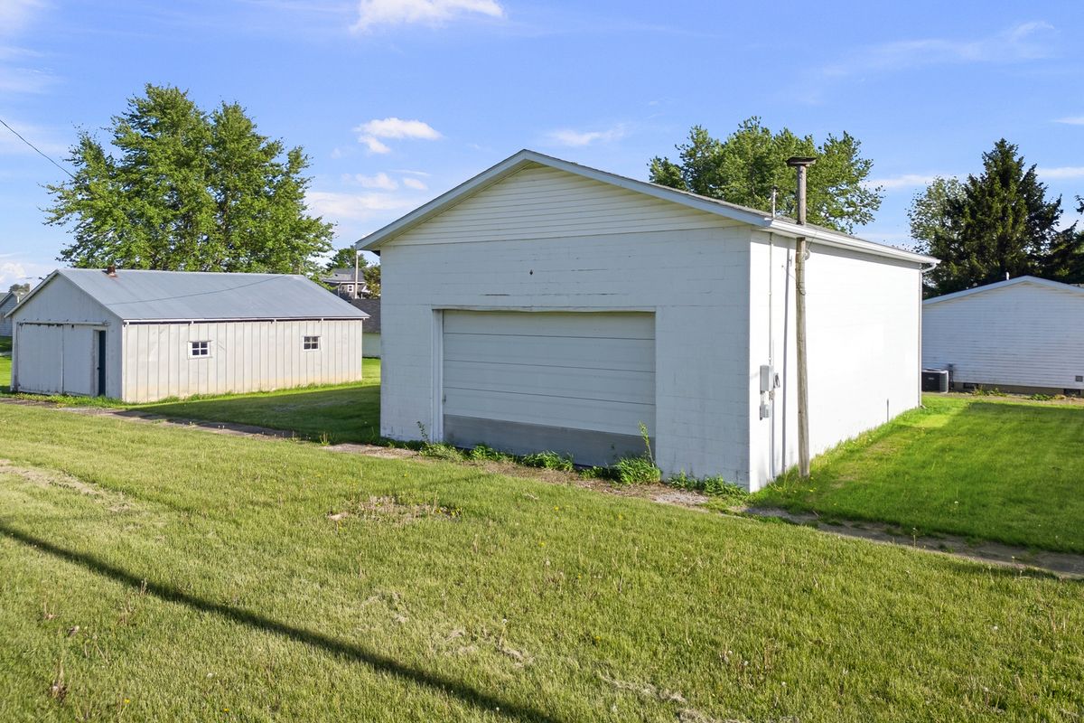 409 233rd Street, Aledo, IL 61231