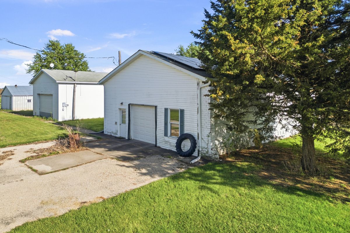 409 233rd Street, Aledo, IL 61231