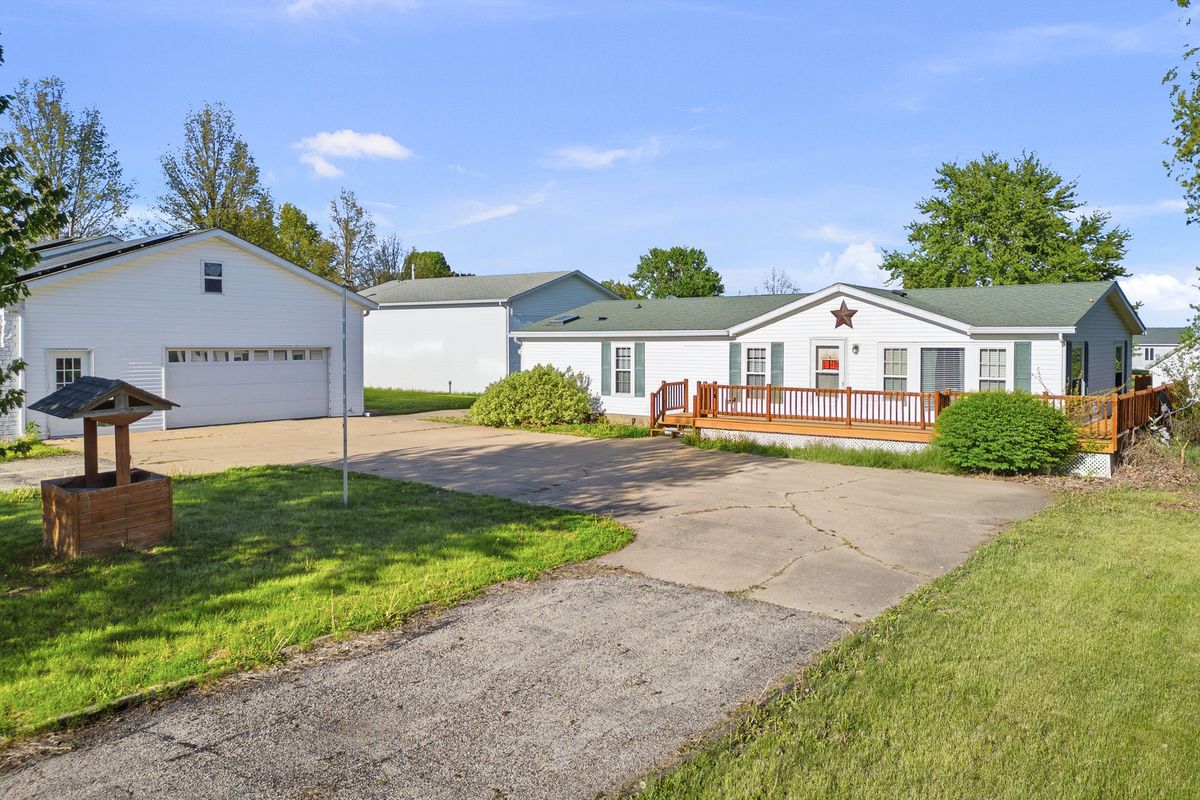 409 233rd Street, Aledo, IL 61231