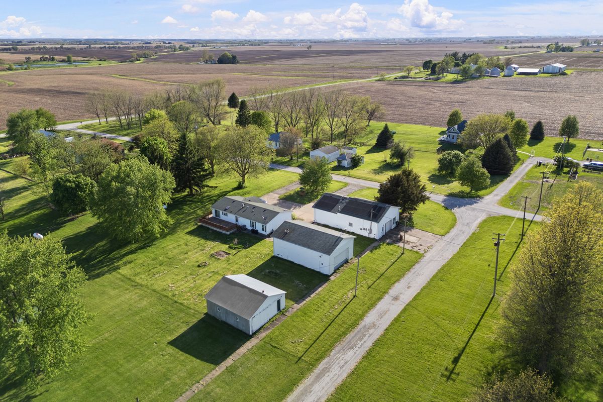 409 233rd Street, Aledo, IL 61231