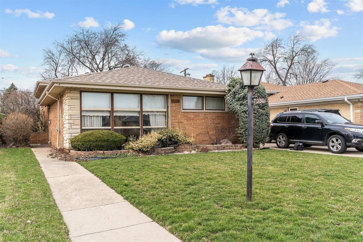 7030 Crawford Avenue, Lincolnwood, IL 60712