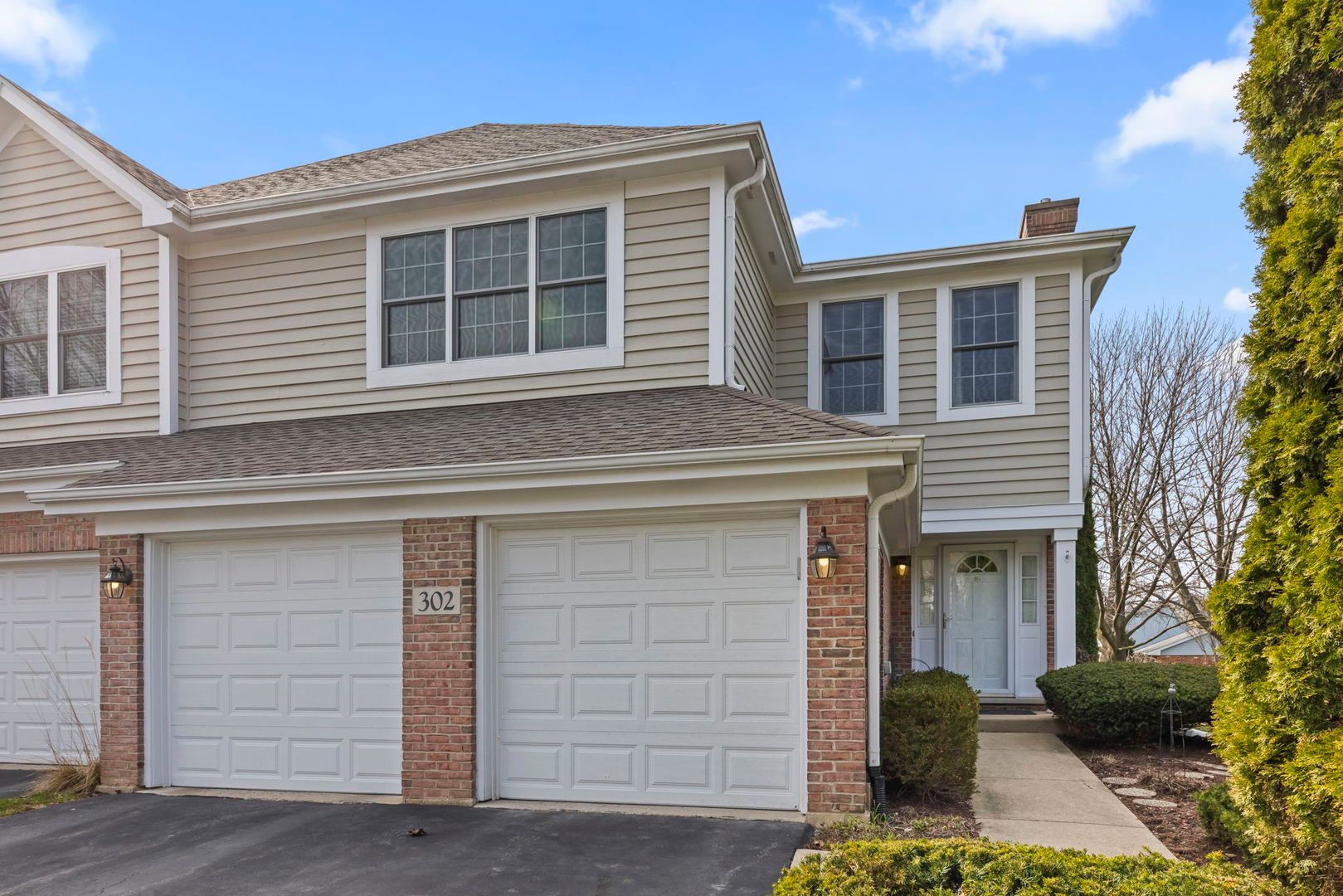 302 Roscommon Court — Glen Ellyn, IL 60137