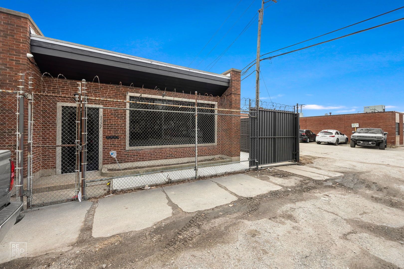 3327 W Columbus Avenue — Chicago, IL 60652