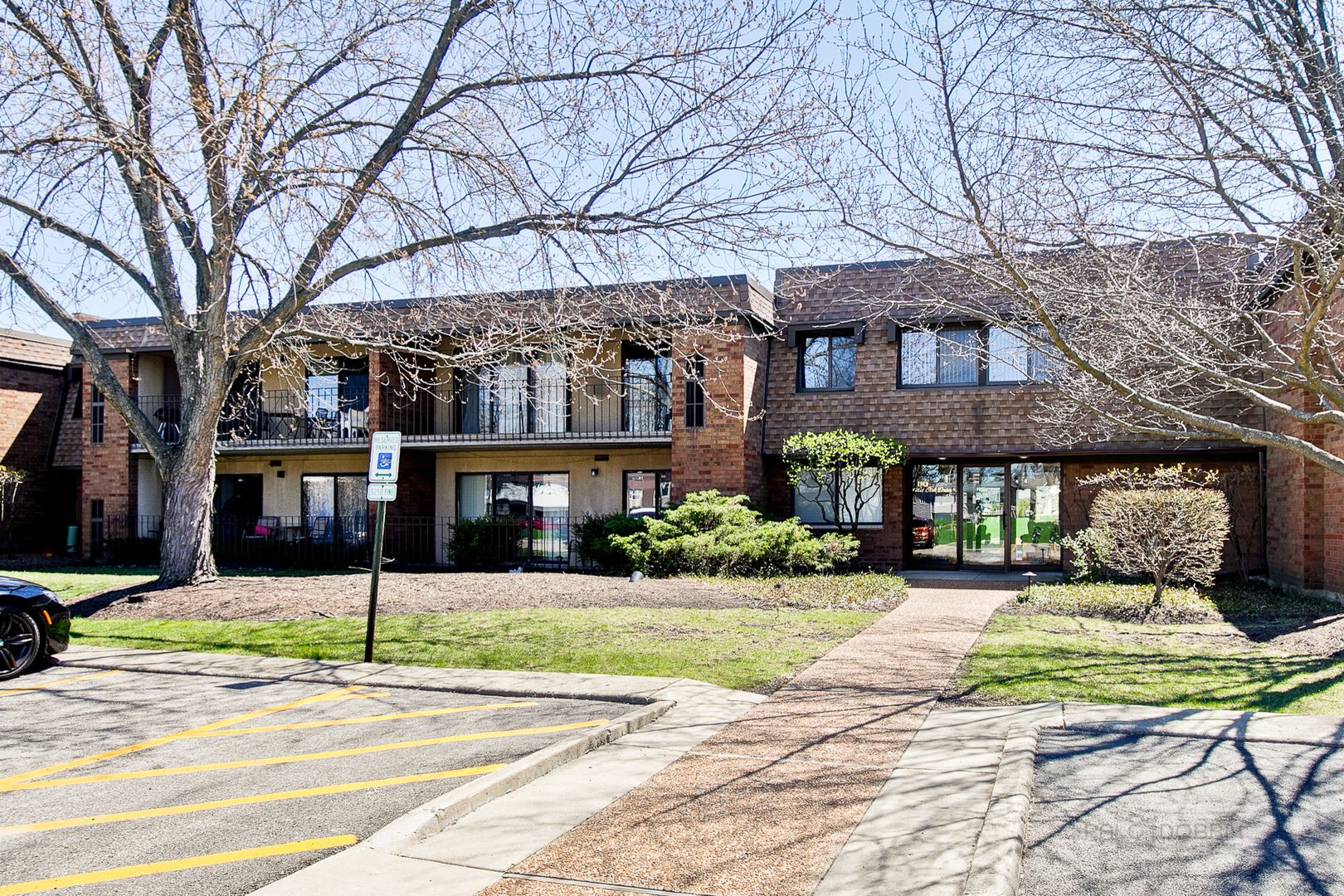 110 Old Oak Drive #136 — Buffalo Grove, IL 60089