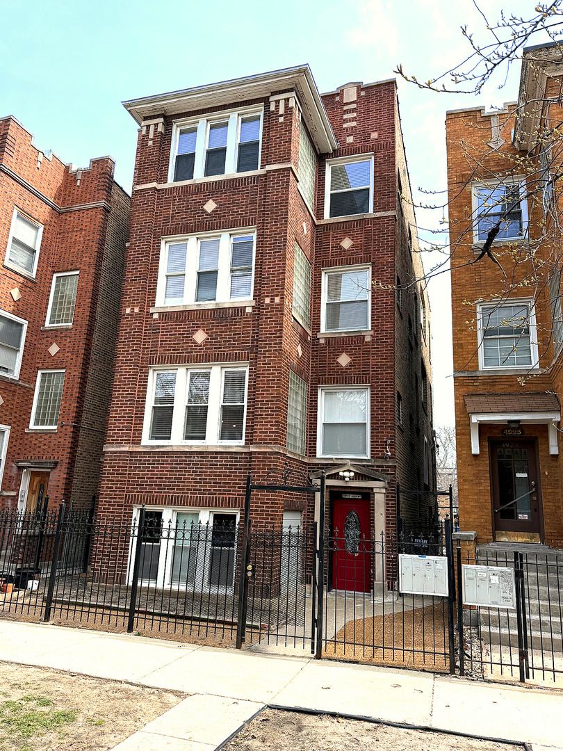 4925 Albany Avenue, Chicago, IL 60625