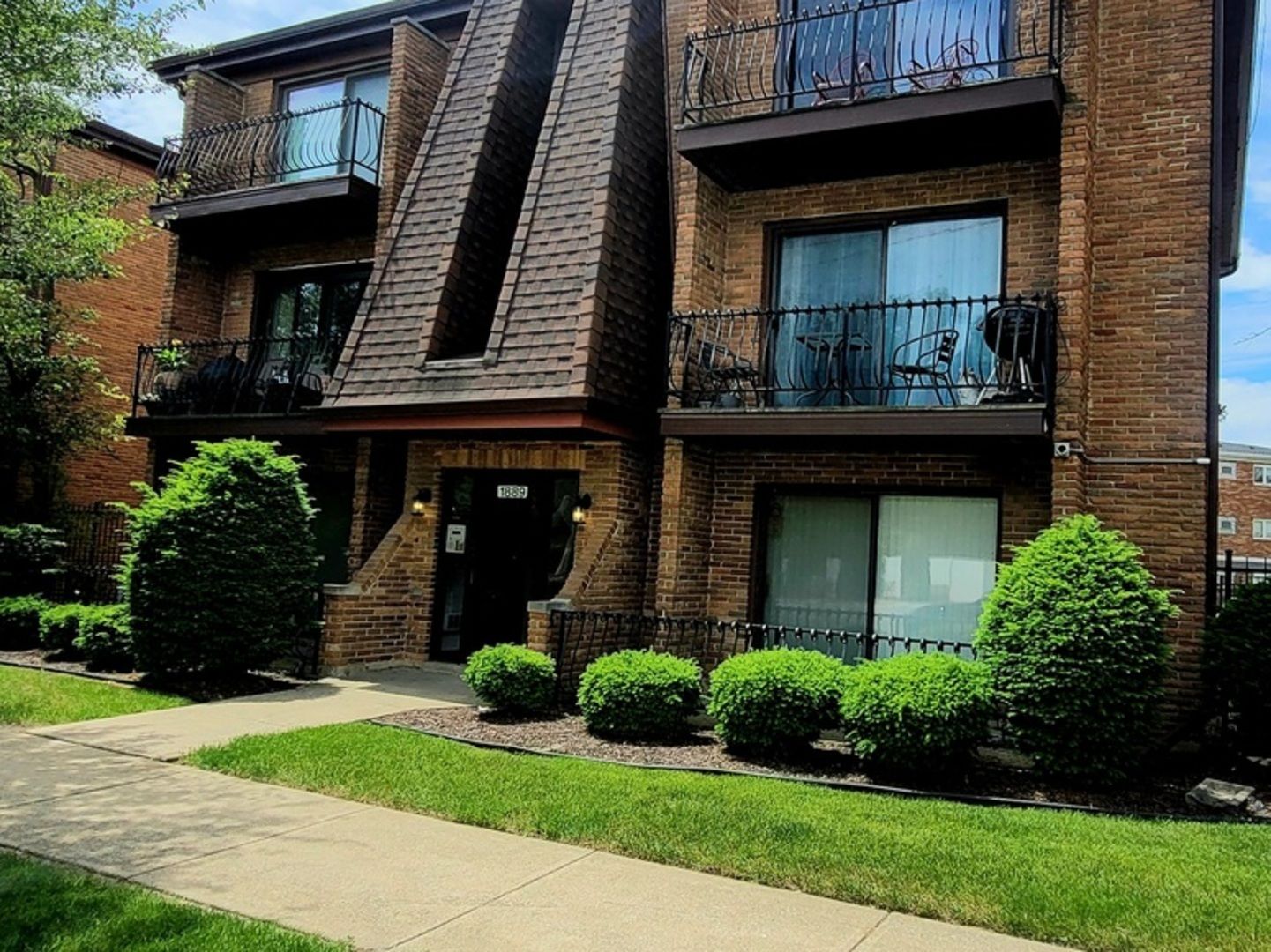 1889 Michigan City Road #3E — Calumet City, IL 60409