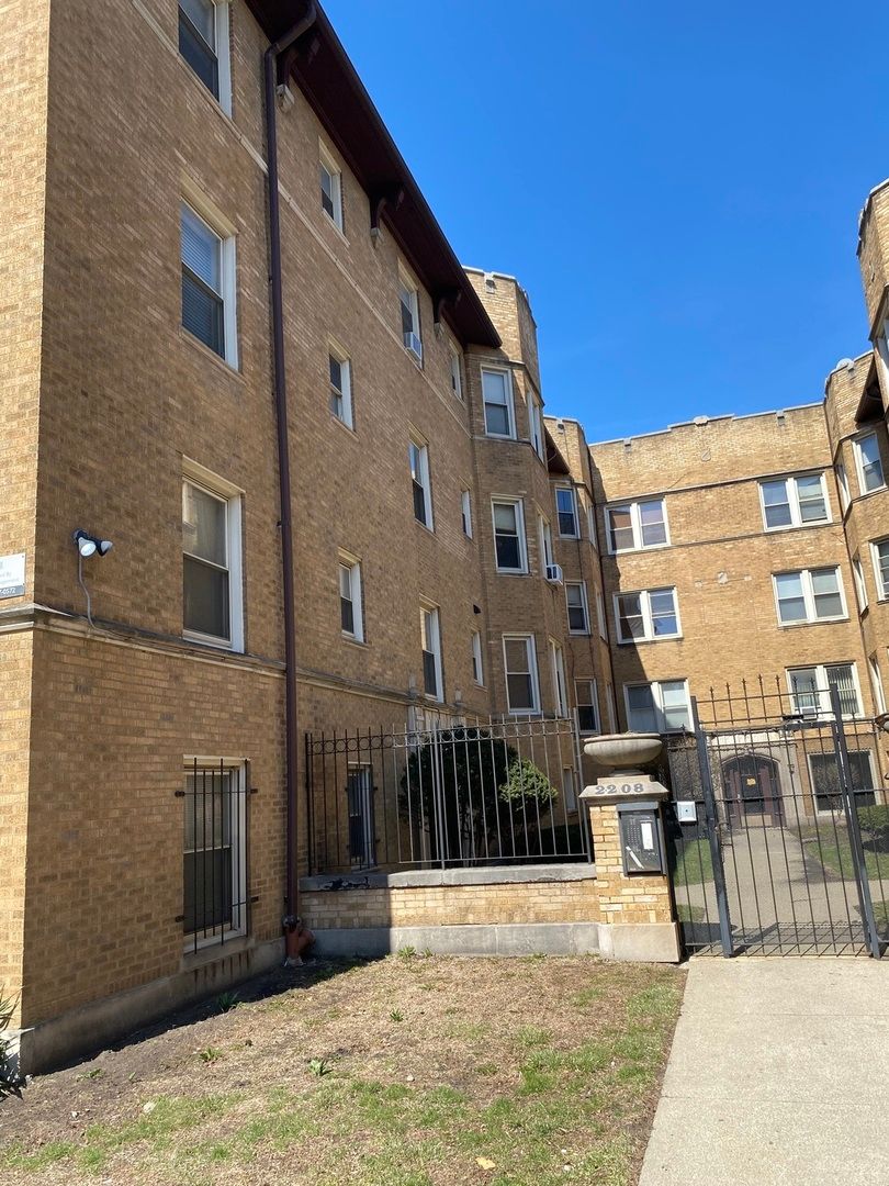 2210 E 70th Street #1 — Chicago, IL 60649