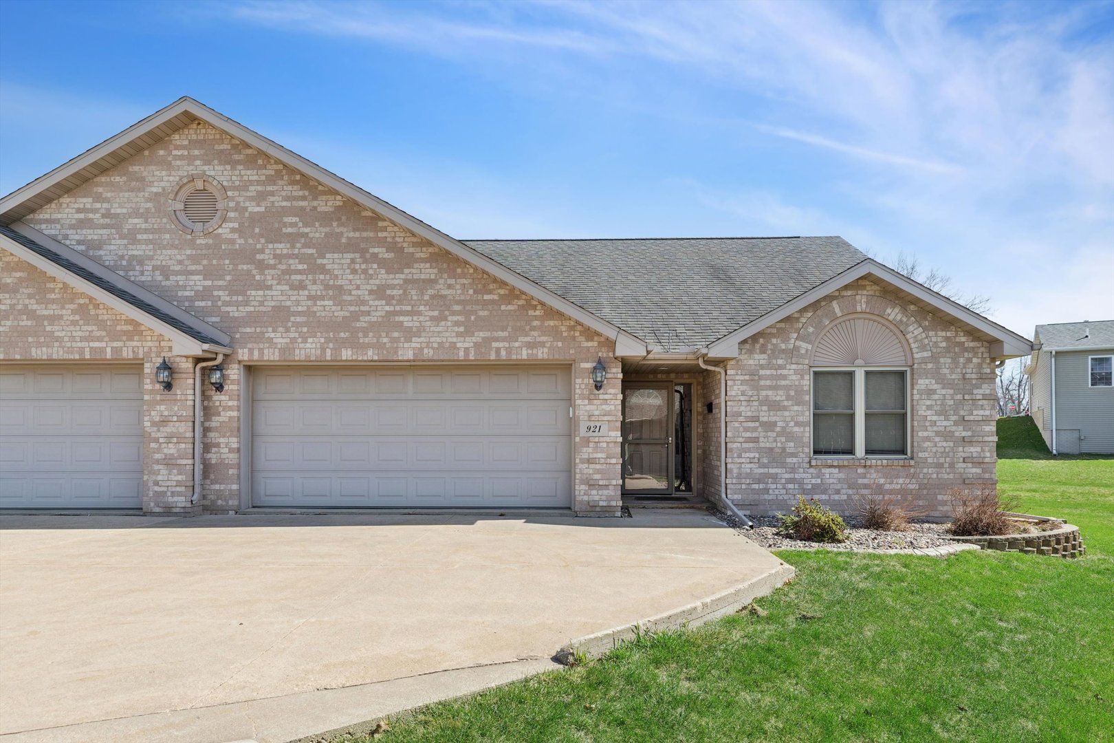 921 10th Street — De Witt, IA 52742