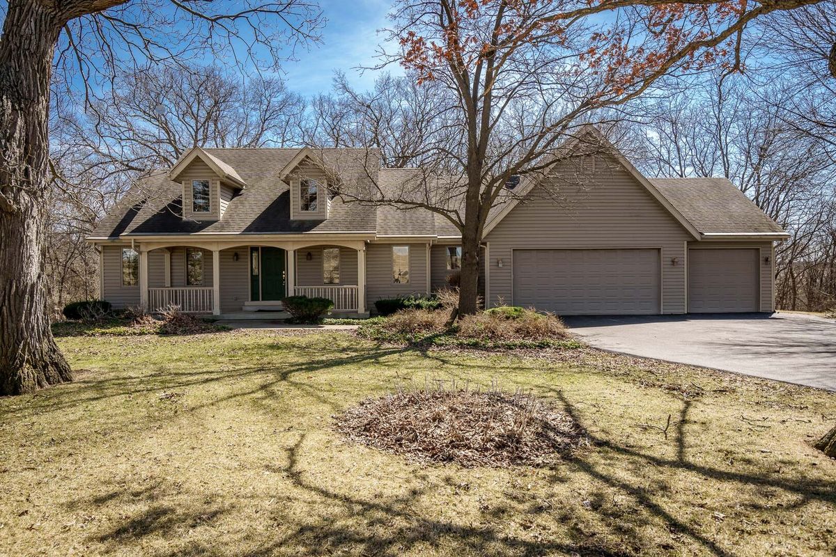 261 Red Tail Lane, Oregon, IL 61061