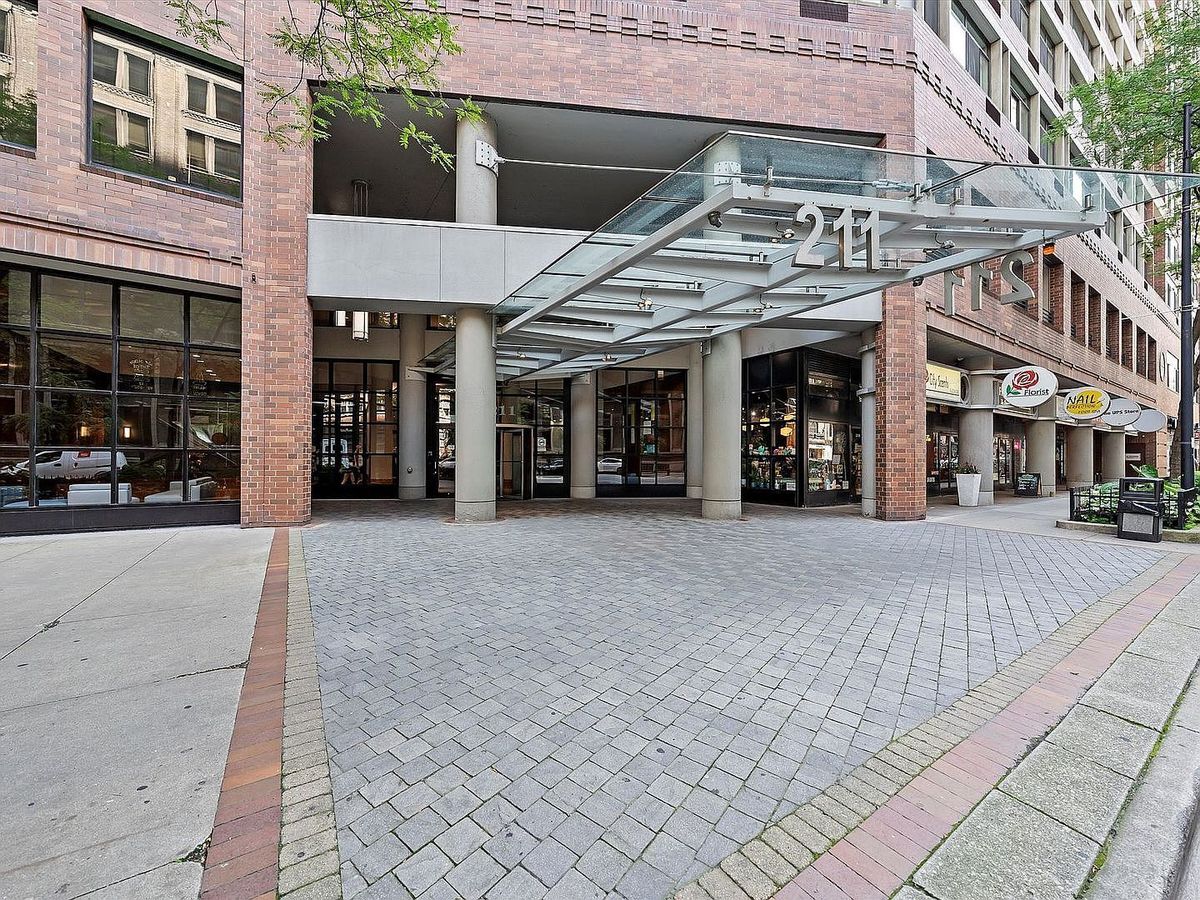 211 Ohio Street, Chicago, IL 60611