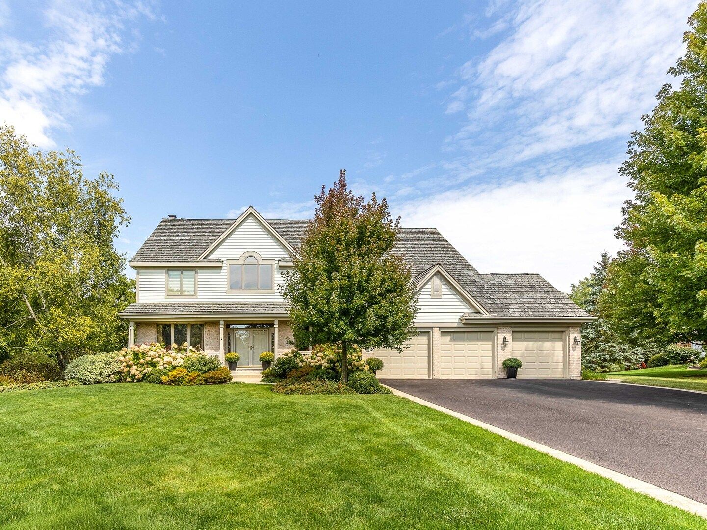 31470 N Reigate Lane — Libertyville, IL 60048