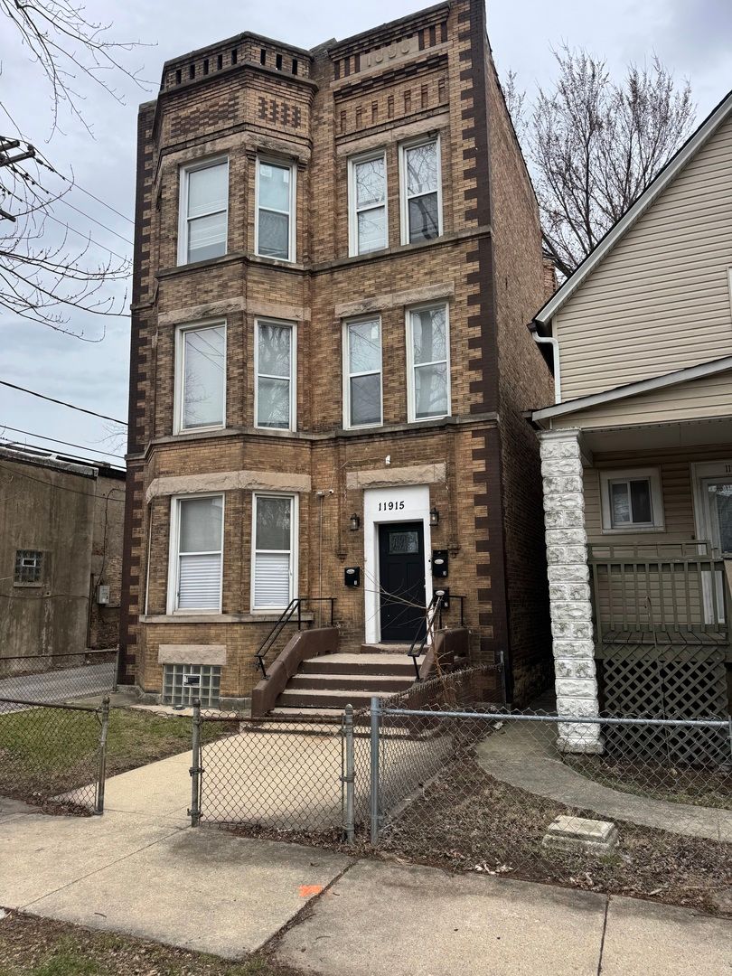 11915 Lowe Avenue — Chicago, IL 60628