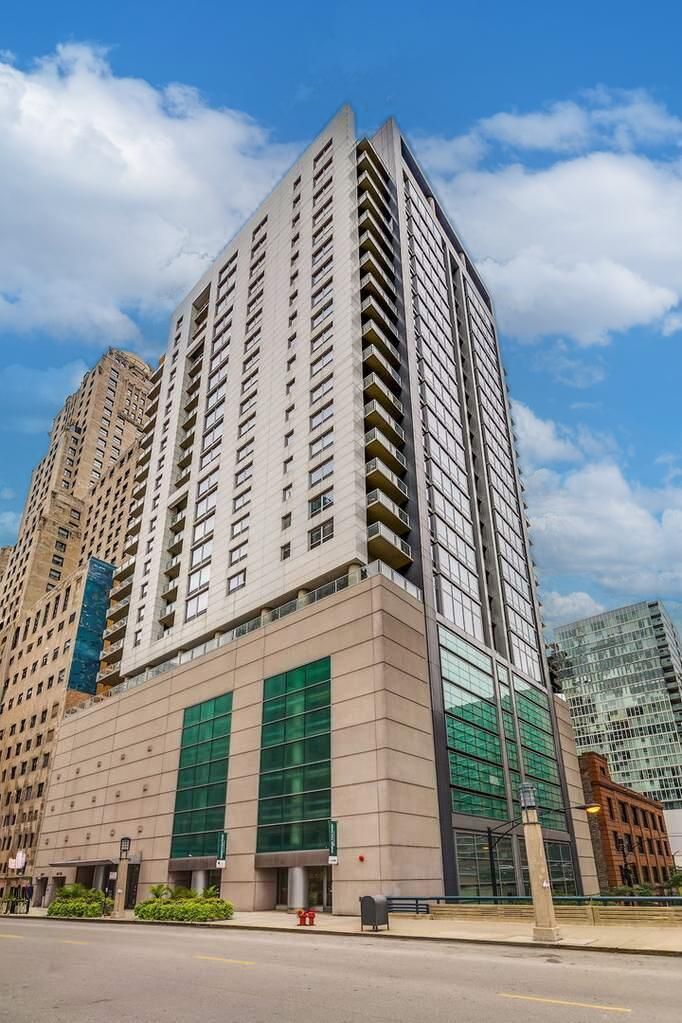 160 E Illinois Street #1405 — Chicago, IL 60611
