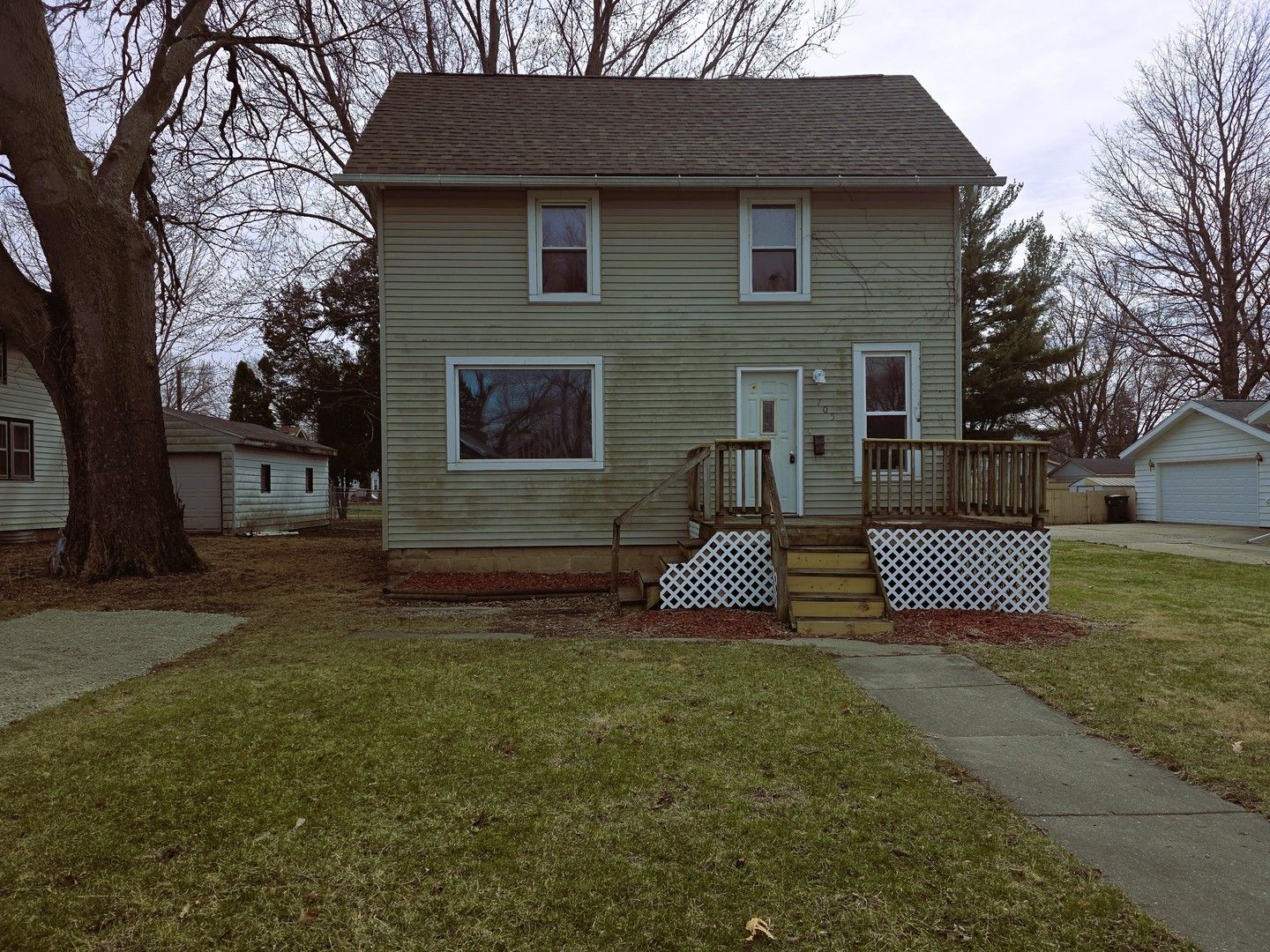 705 8th Street — Sterling, IL 61081