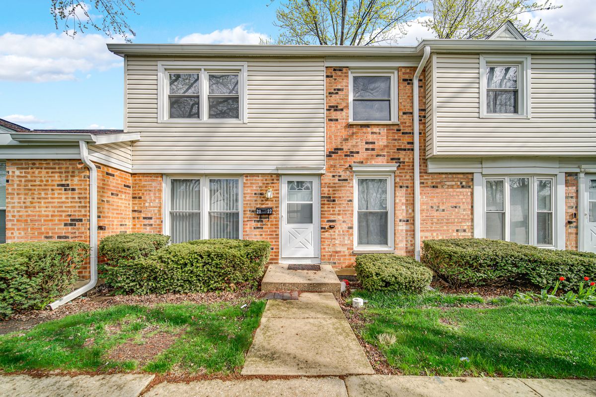 2022 Duxbury Court, Streamwood, IL 60107