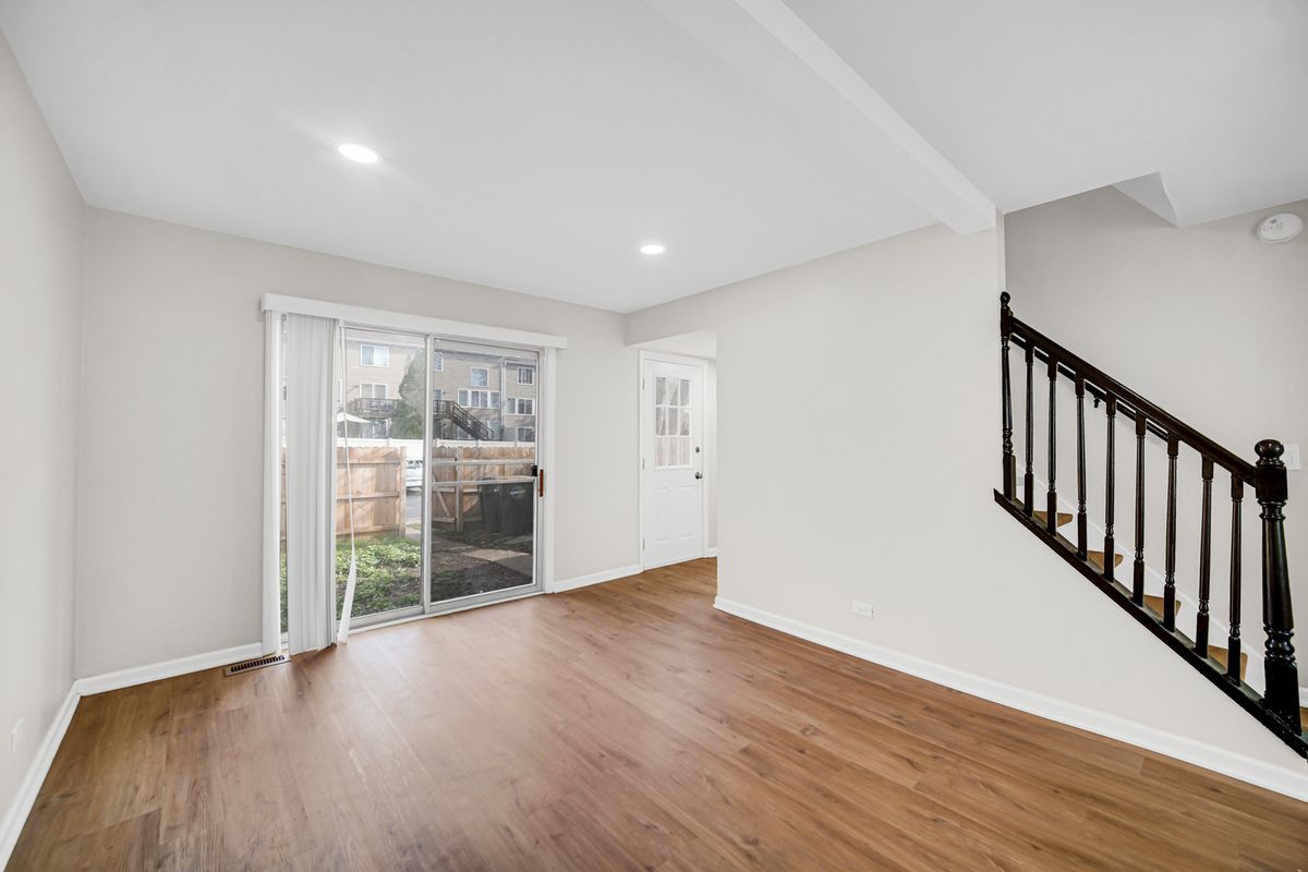 2022 Duxbury Court, Streamwood, IL 60107