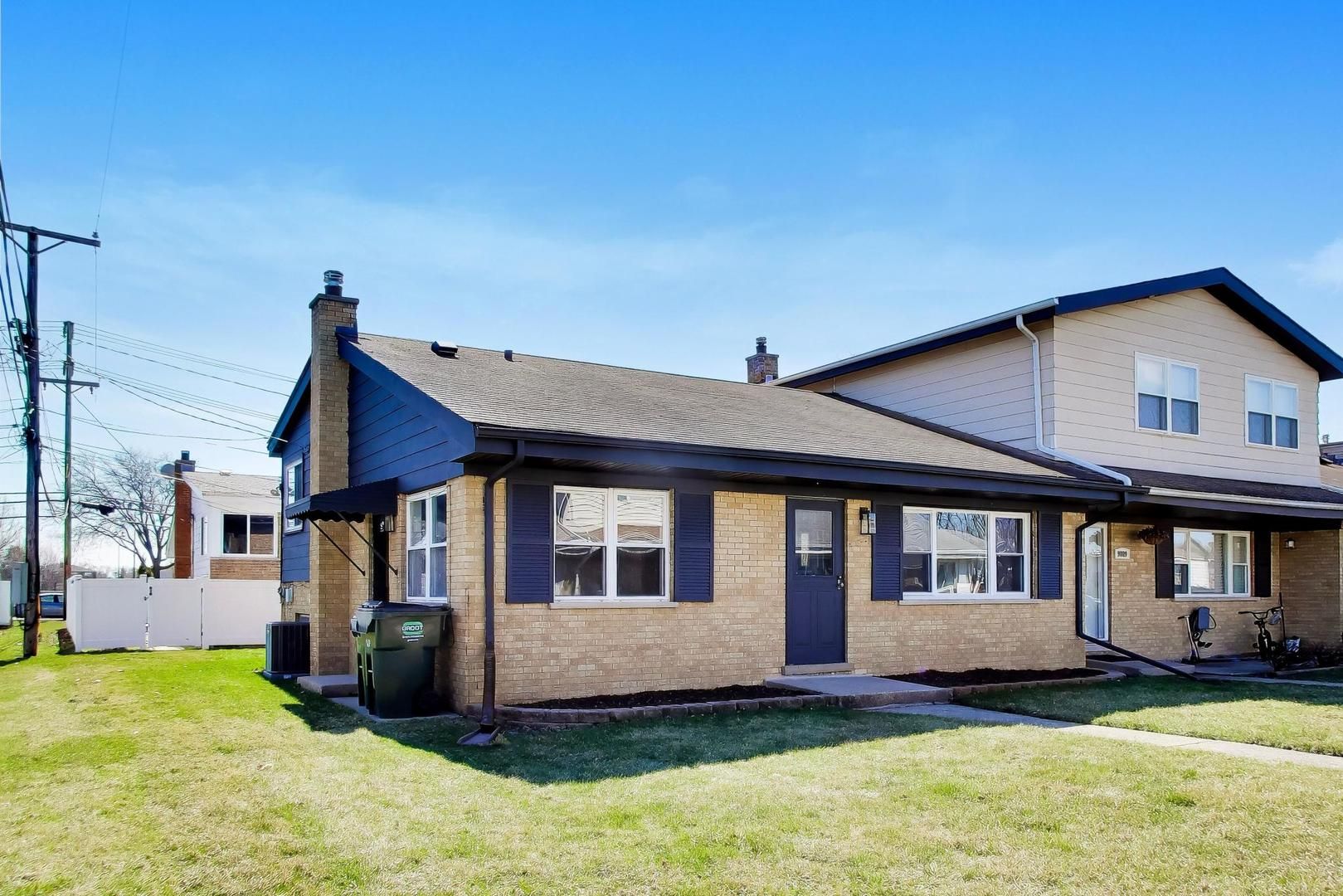 9011 N Grace Avenue — Niles, IL 60714