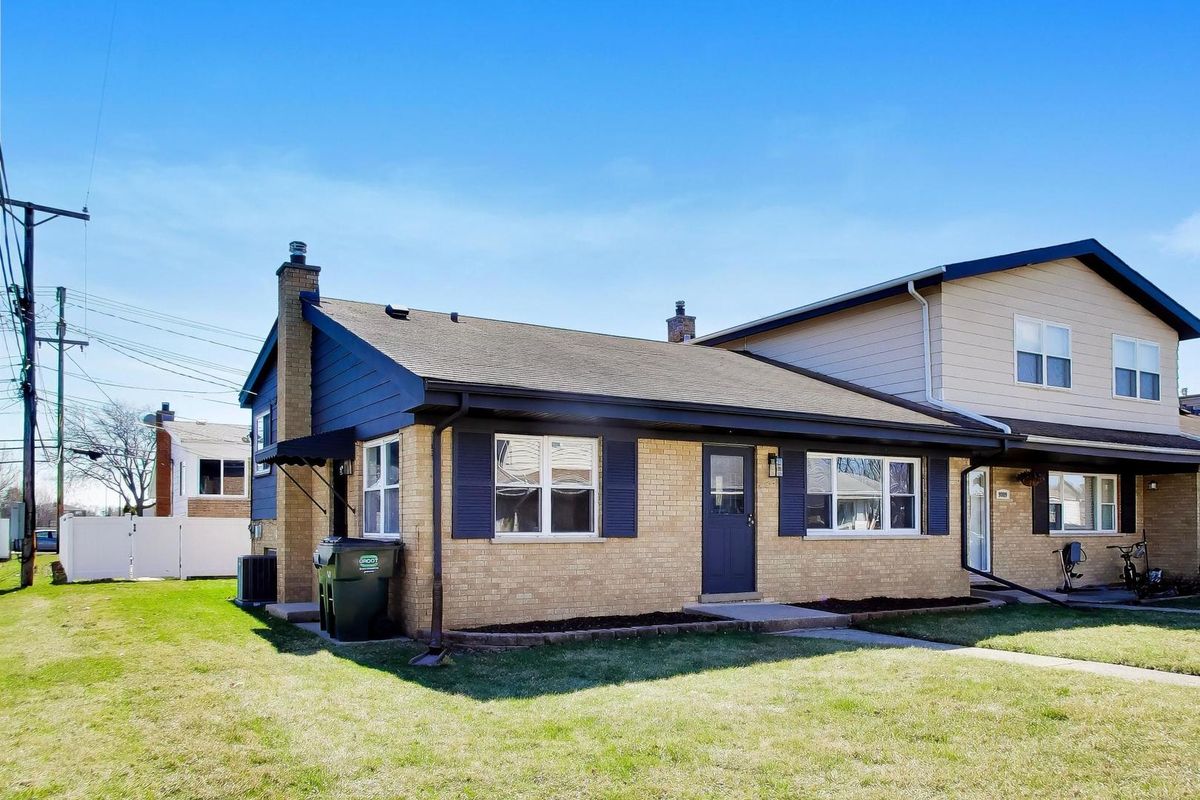 9011 Grace Avenue, Niles, IL 60714