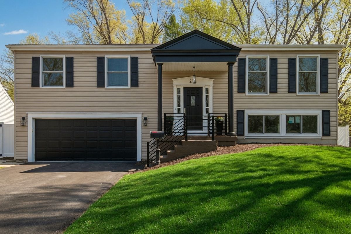 212 River Road, Naperville, IL 60540