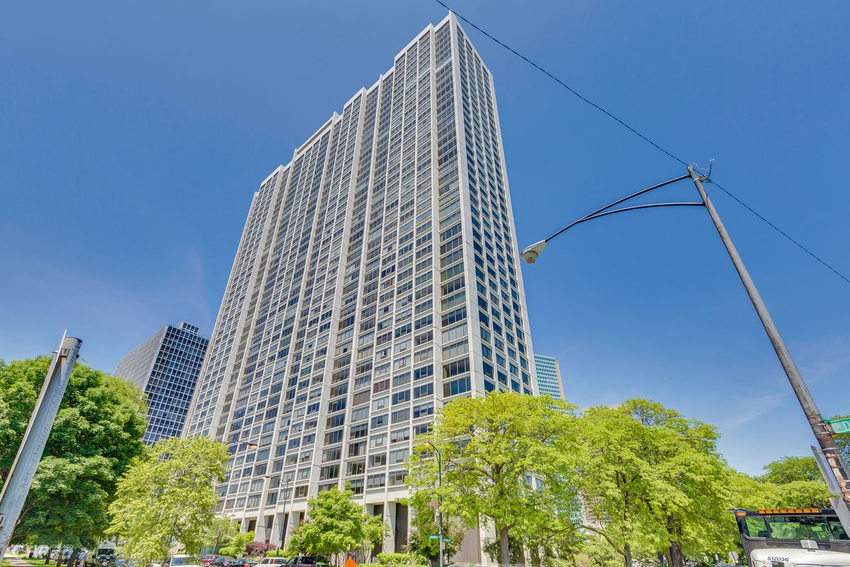 2800 Lake Shore Drive, Chicago, IL 60657