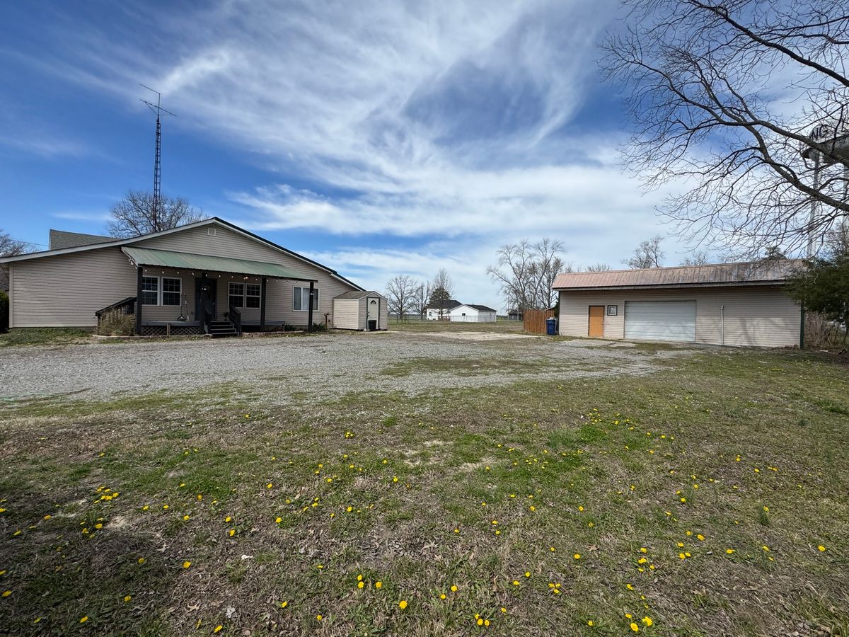 303 W Main Street W, Ewing, IL 62836