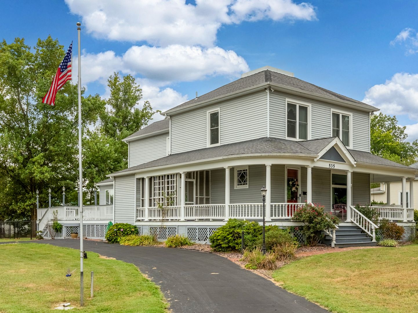 535 E Main Street — Duquoin, IL 62832