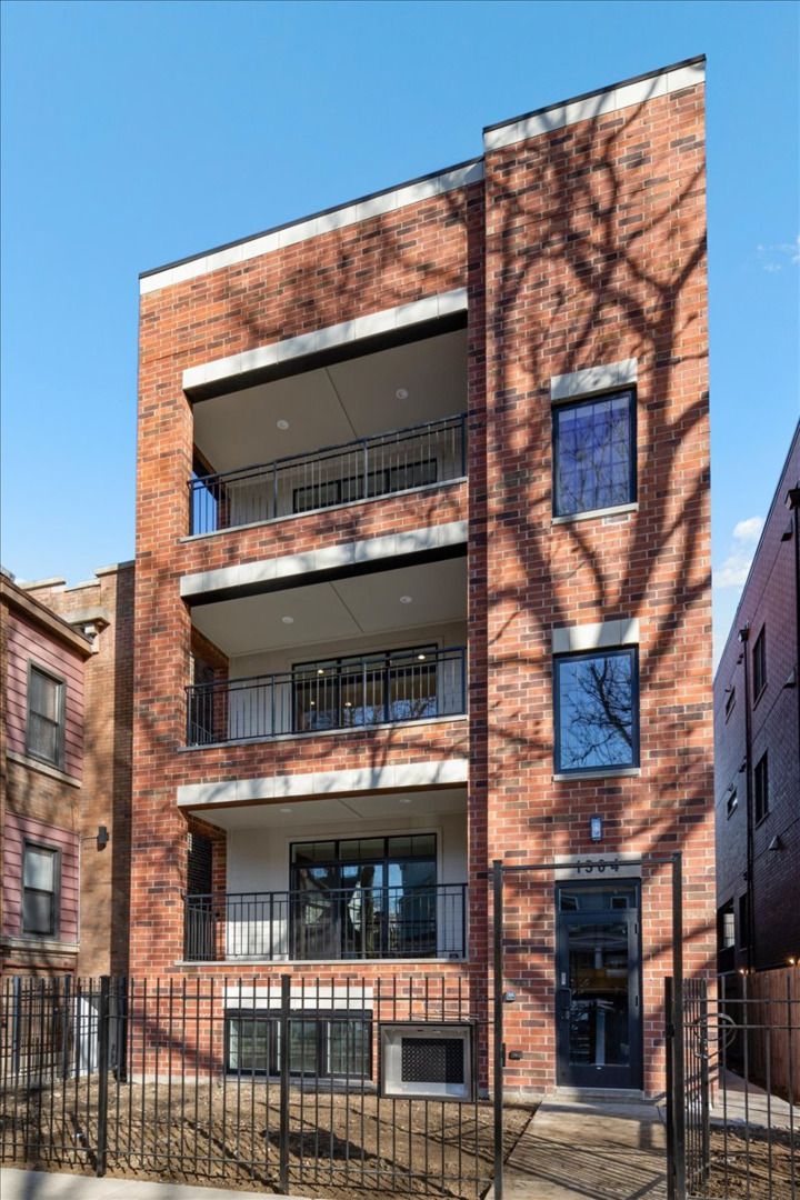 1304 W Winona Street #2 — Chicago, IL 60640
