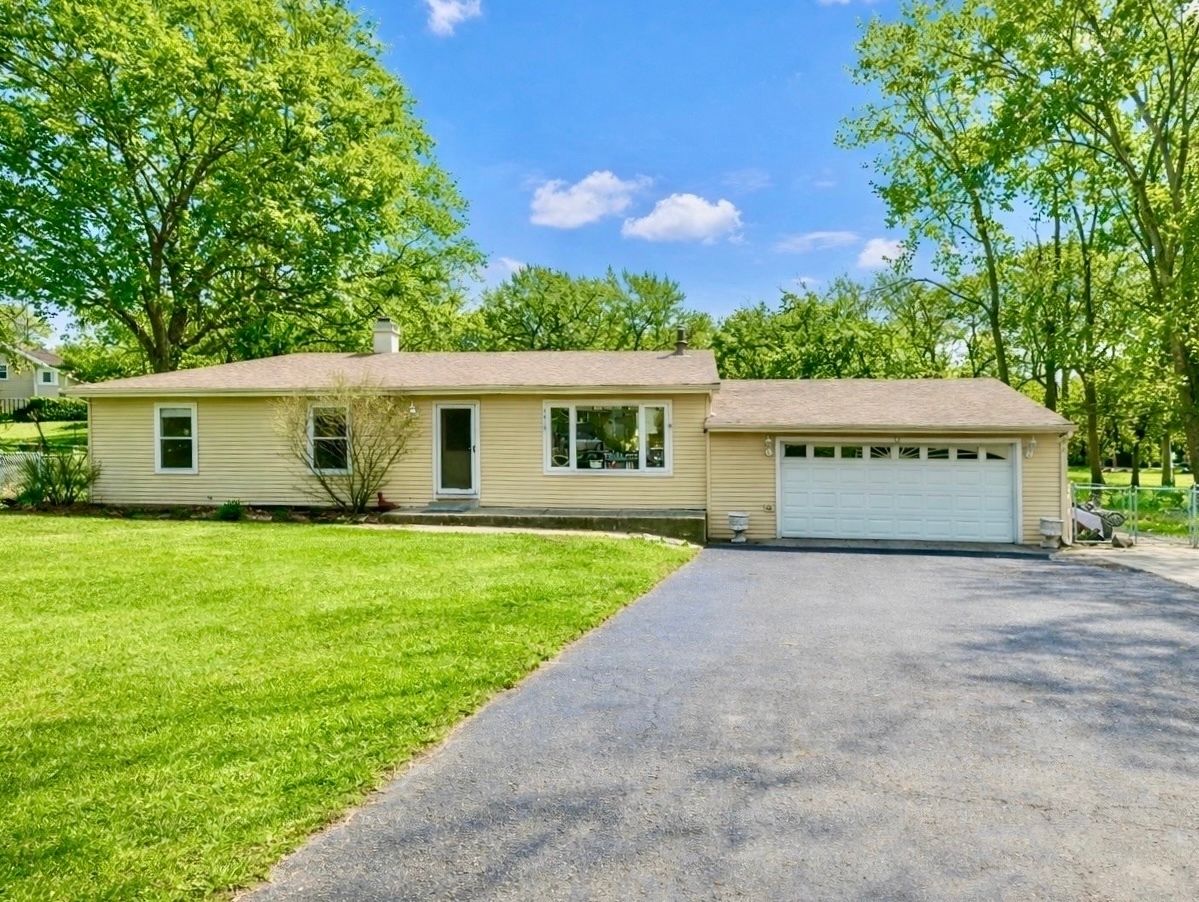 3410 WOODLAND Circle, Island Lake, IL 60042