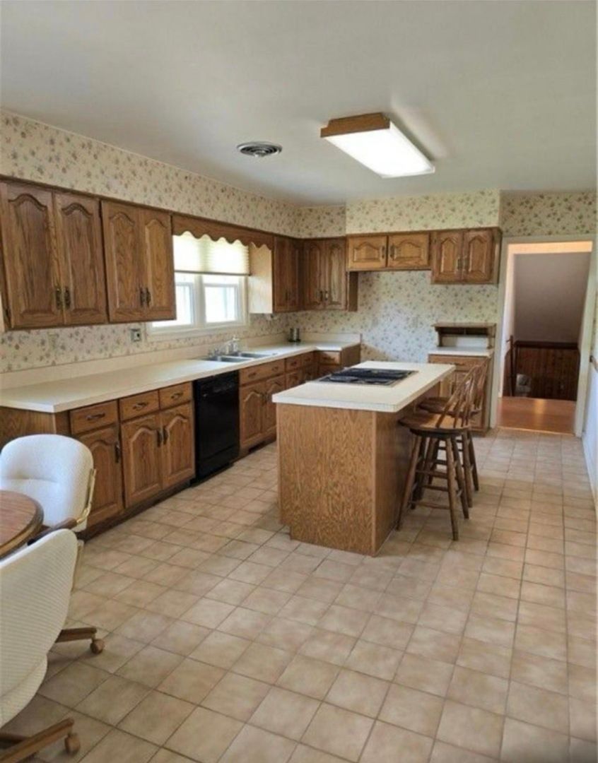 9 Orchard Drive, Charleston, IL 61920