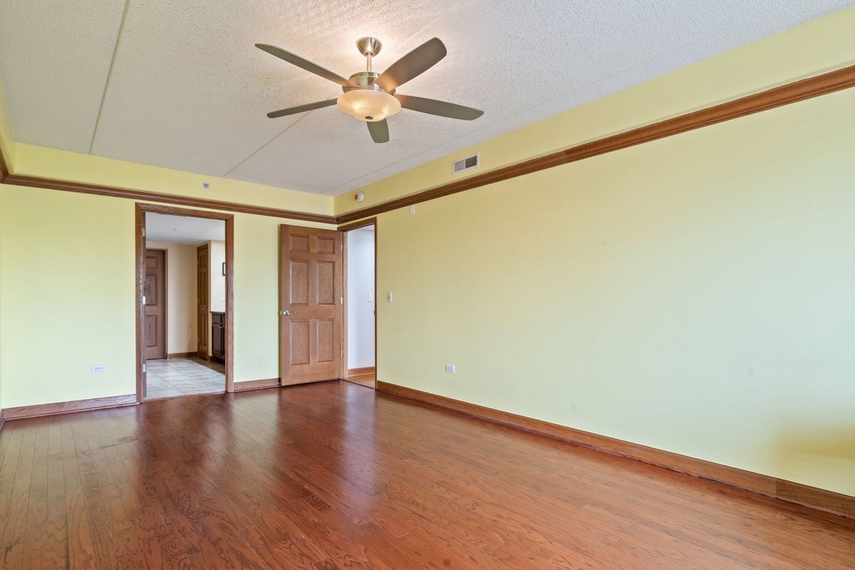 4833 Olcott Avenue, Harwood Heights, IL 60706
