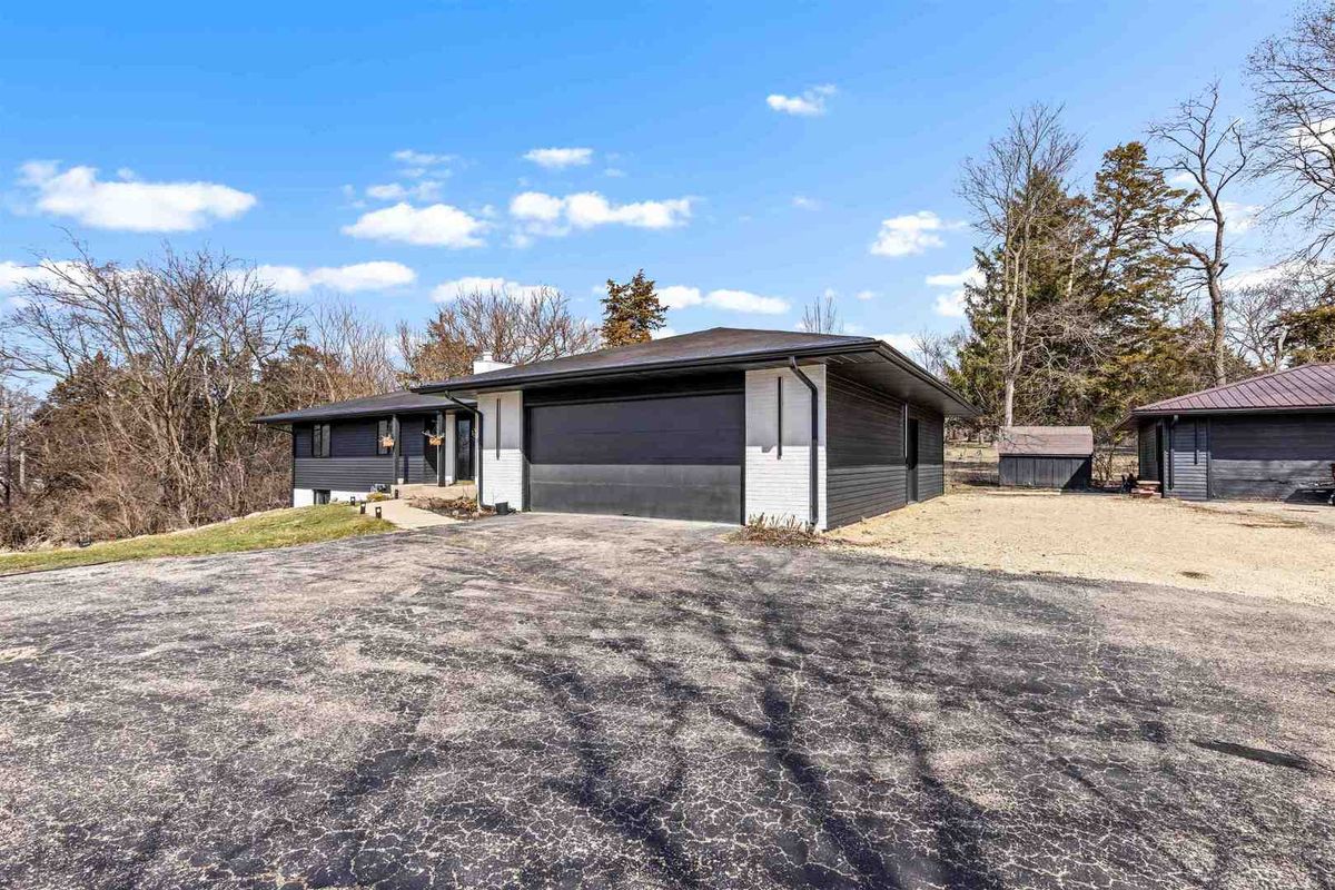 7010 PRAIRIE HILL Road, South Beloit, IL 61080