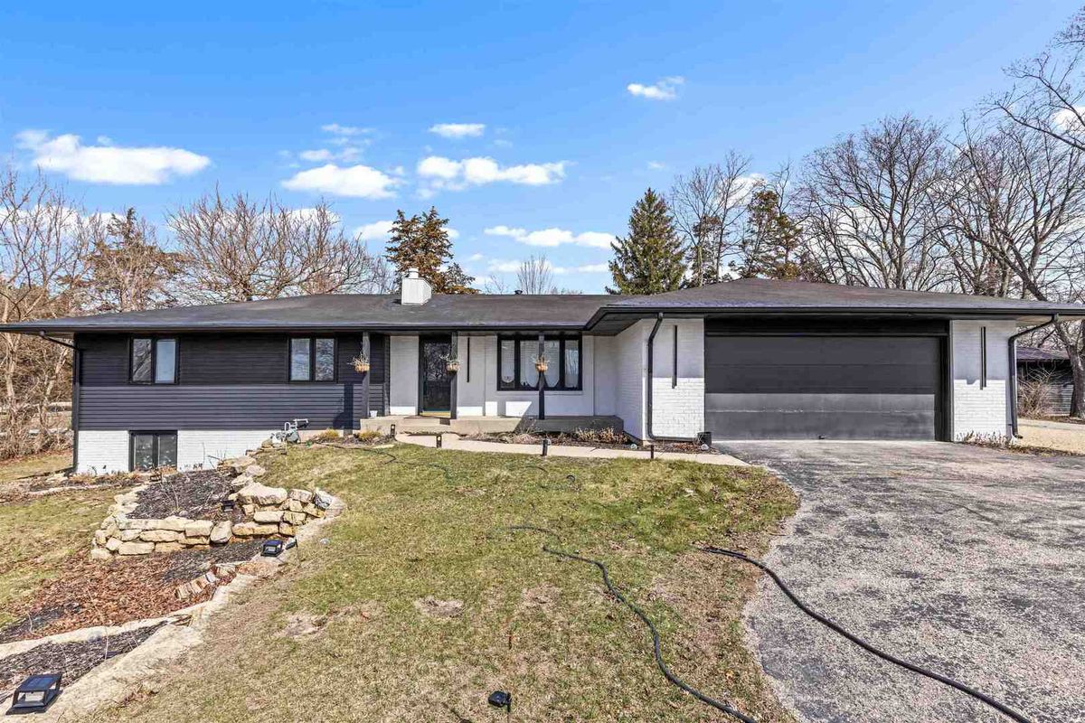 7010 PRAIRIE HILL Road, South Beloit, IL 61080