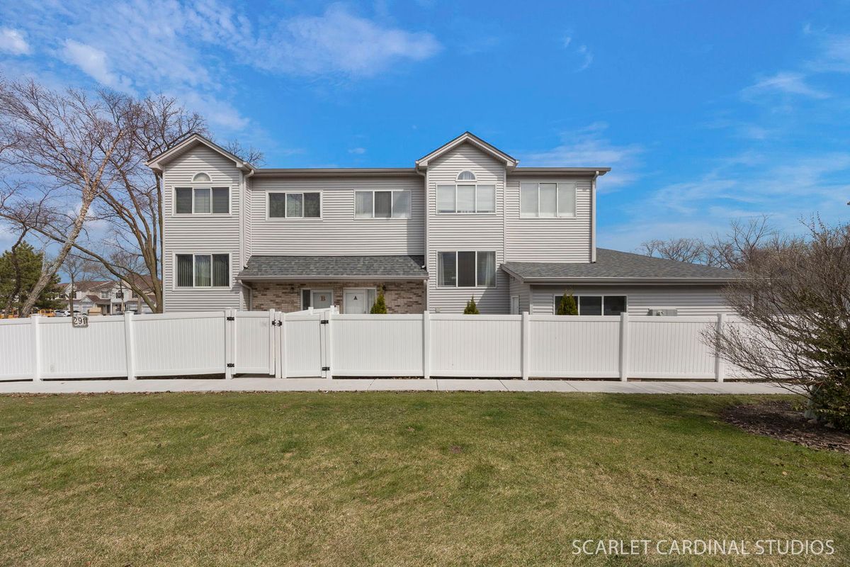 291 Park Ridge Lane, Aurora, IL 60504