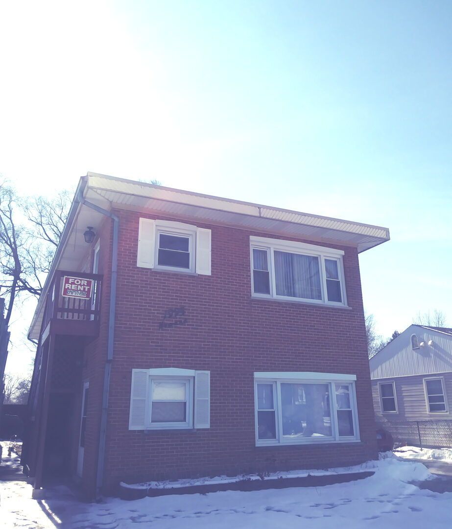 1995 Howard Street, Des Plaines, IL 60018