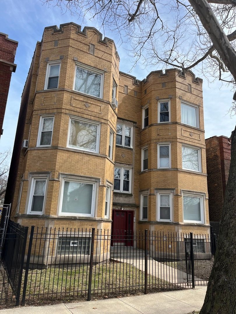 7951 S Burnham Avenue — Chicago, IL 60617