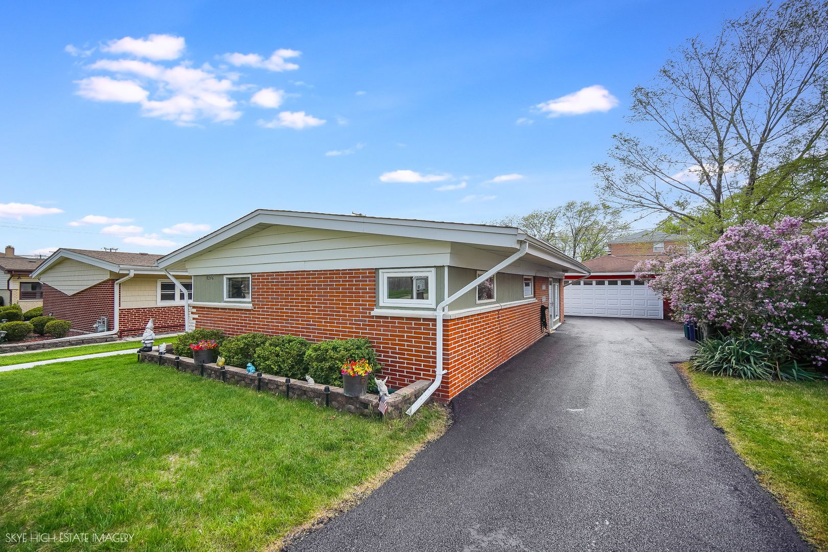 9246 S Harding Avenue — Evergreen Park, IL 60805