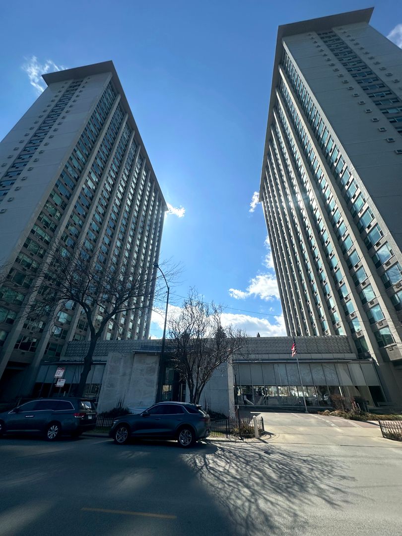 3600 N Lake Shore Drive #1624 — Chicago, IL 60613