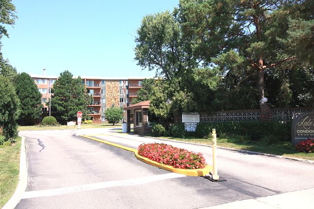 16 E Old Willow Road #405s — Prospect Heights, IL 60070