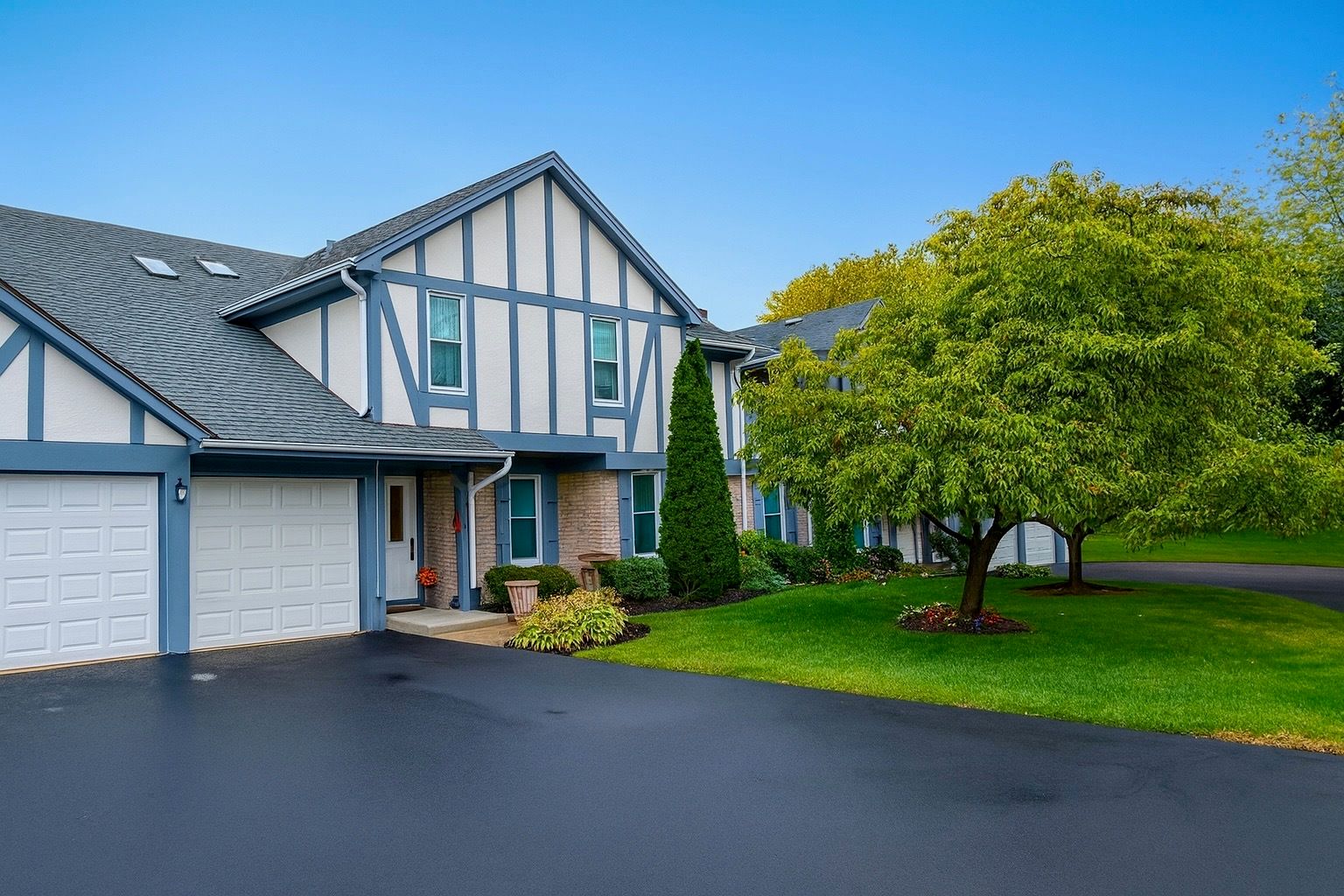 36 W Fern Court #117B — Palatine, IL 60067
