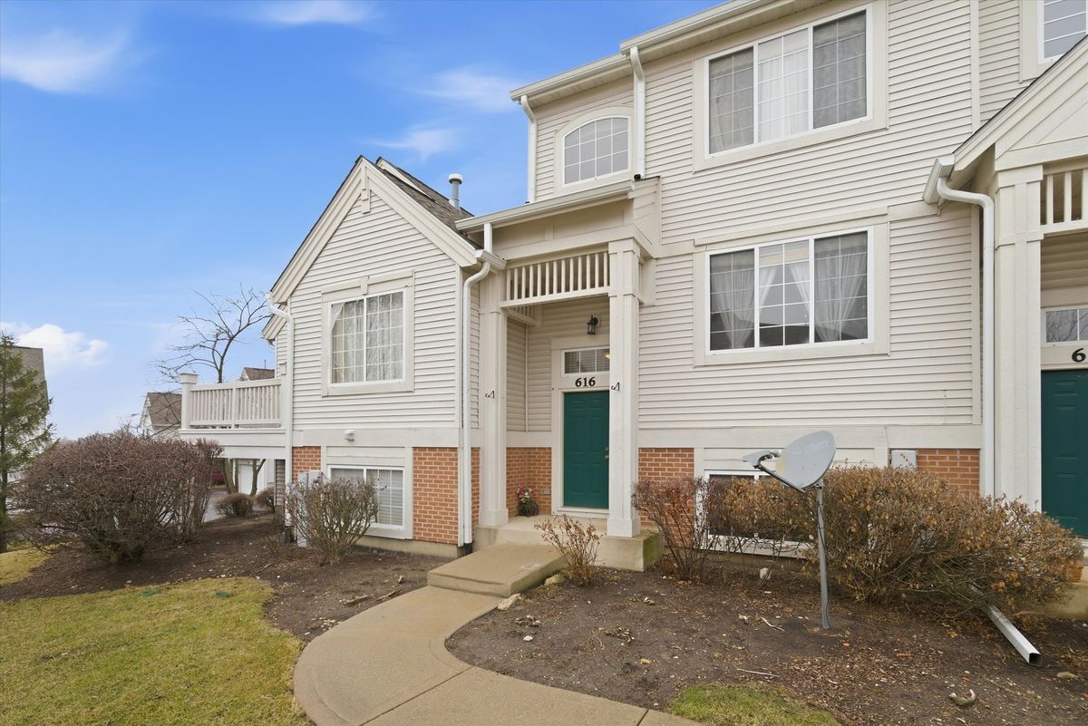 616 Rosehall Lane, Round Lake, IL 60073