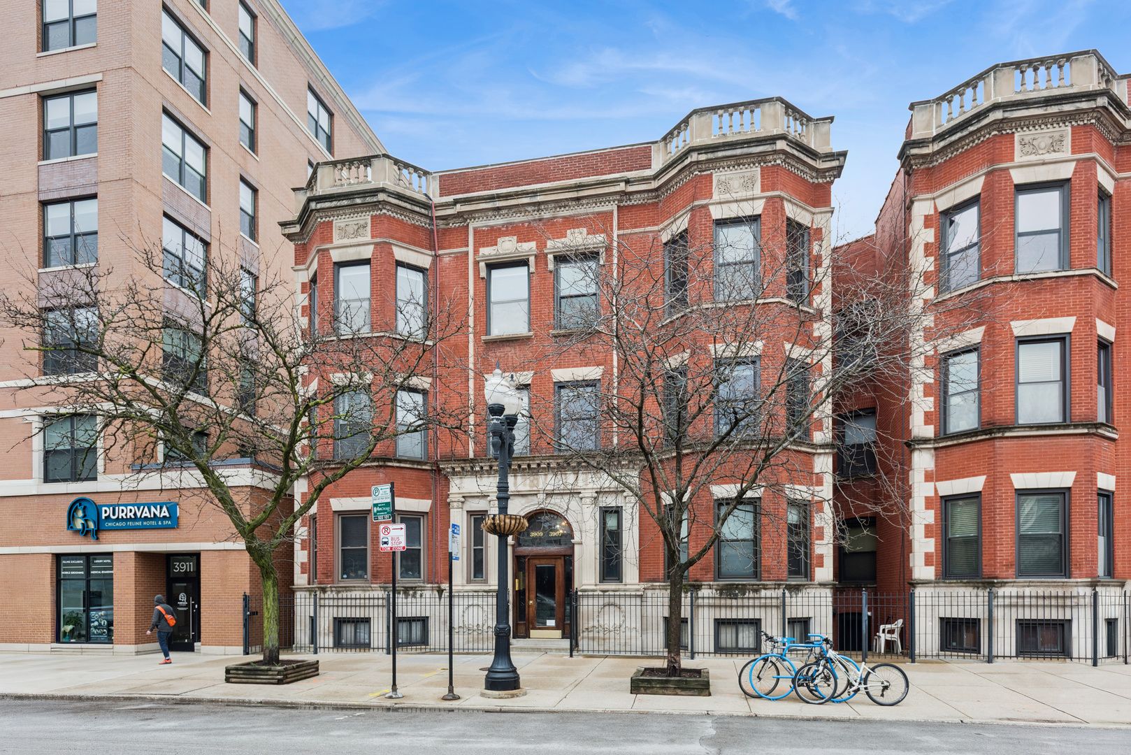 3909 N Sheridan Road #3H — Chicago, IL 60613