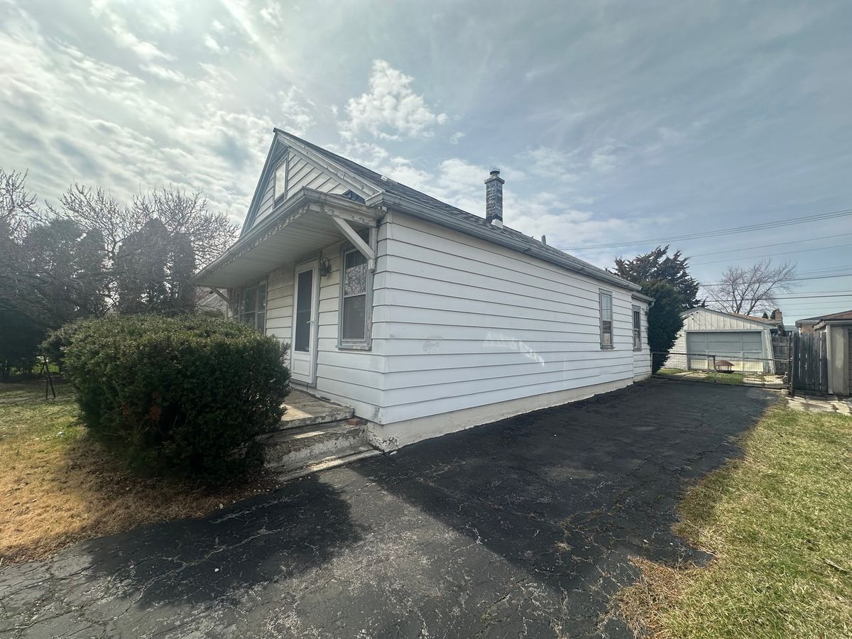 7712 New Castle Avenue, Burbank, IL 60459