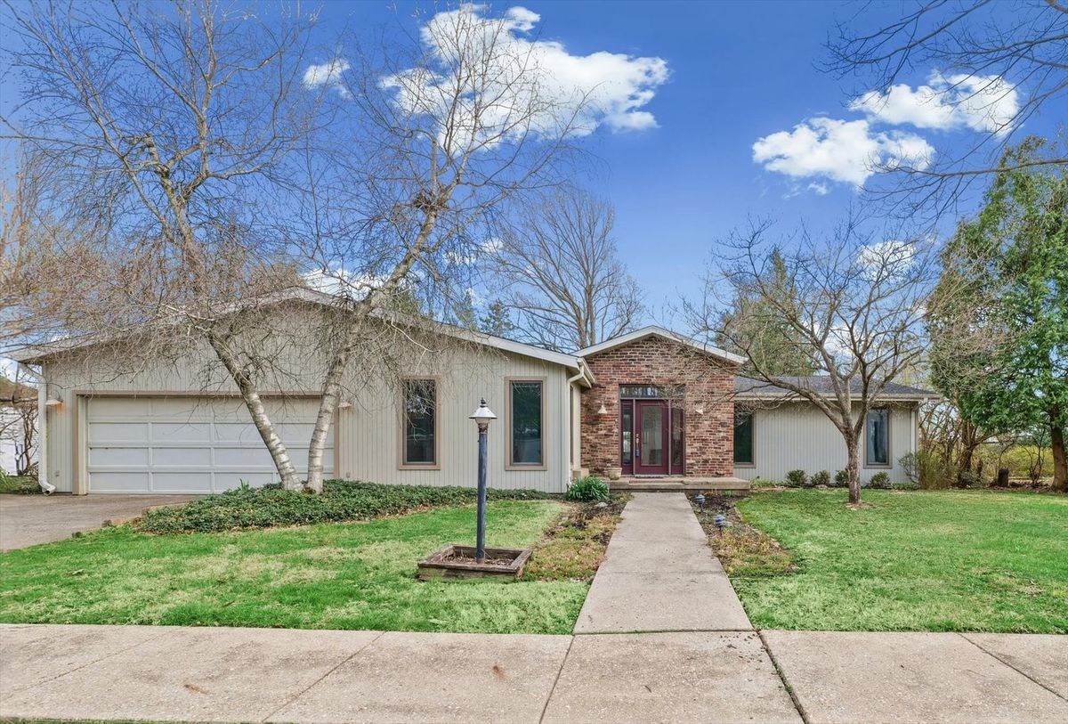 205 SHERWIN Circle, Urbana, IL 61802