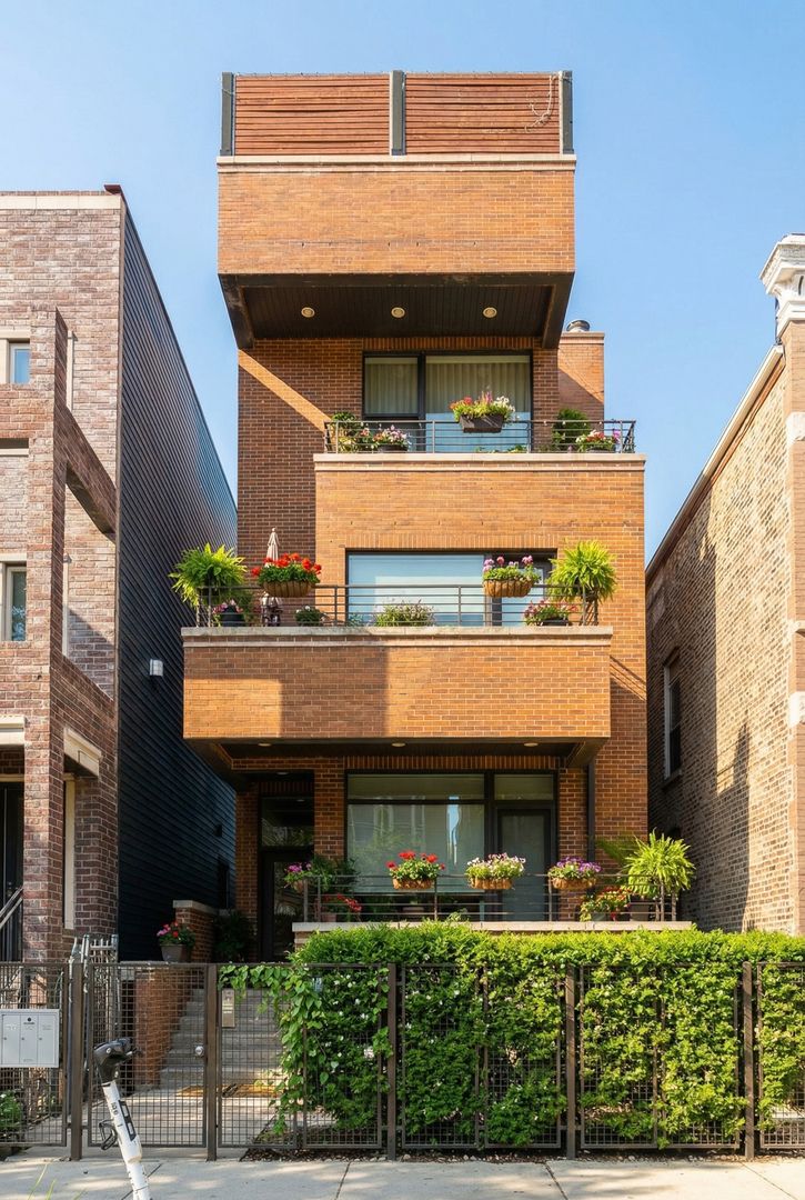 939 WINCHESTER Avenue, Chicago, IL 60622