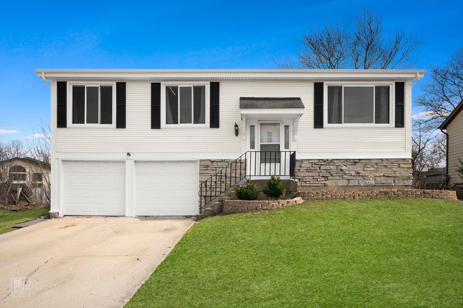 185 Harding Drive — Glendale Heights, IL 60139