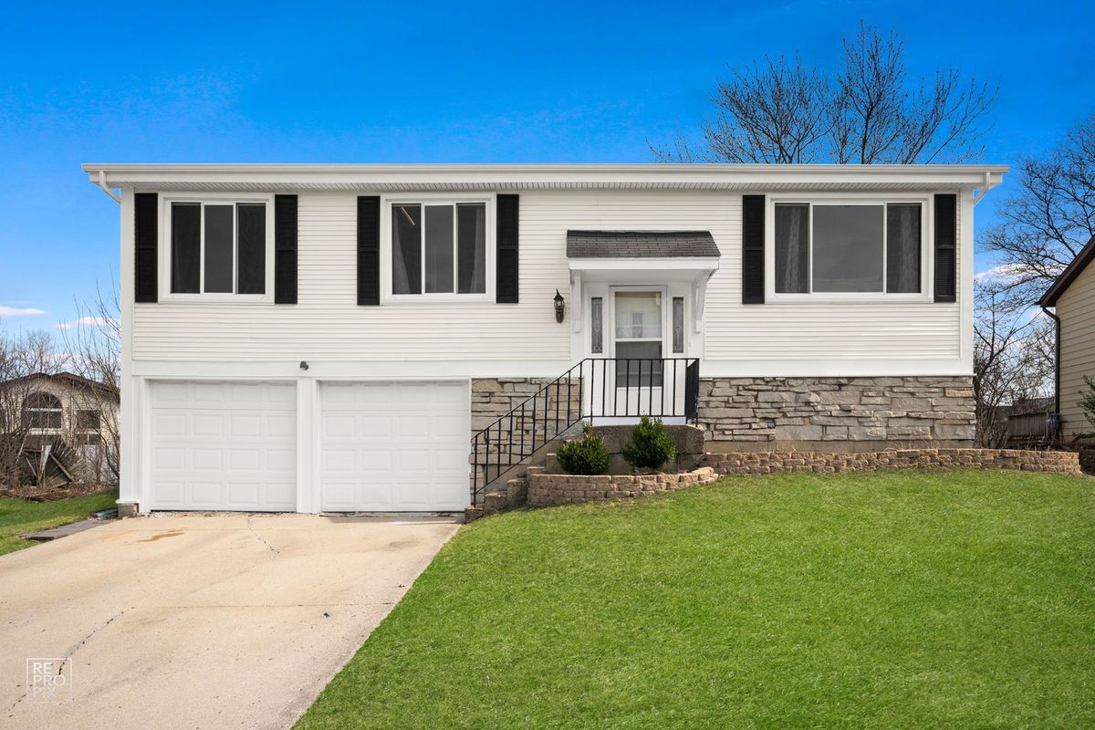 185 Harding Drive, Glendale Heights, IL 60139