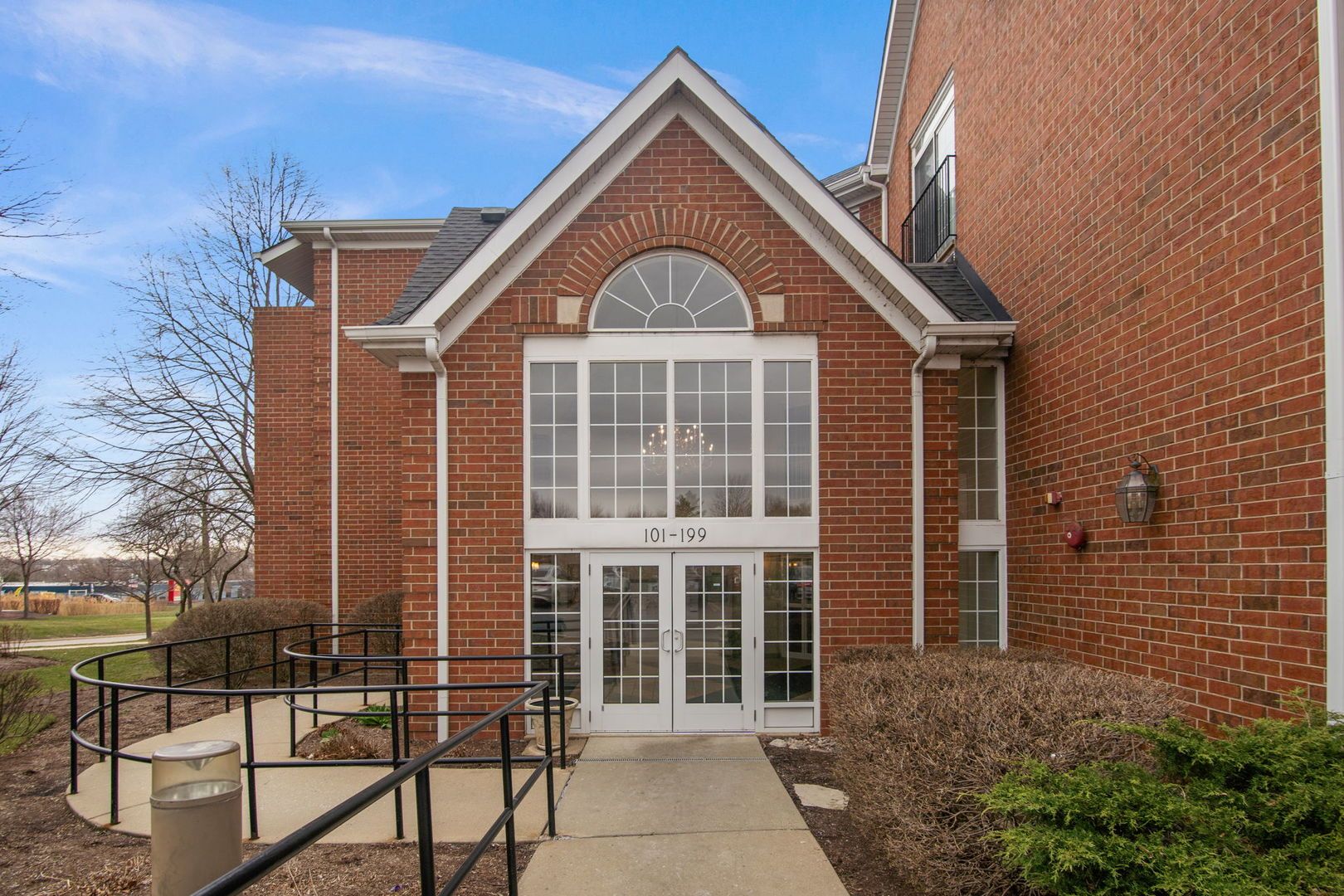 115 Hunt Club Drive #114N — St. Charles, IL 60174