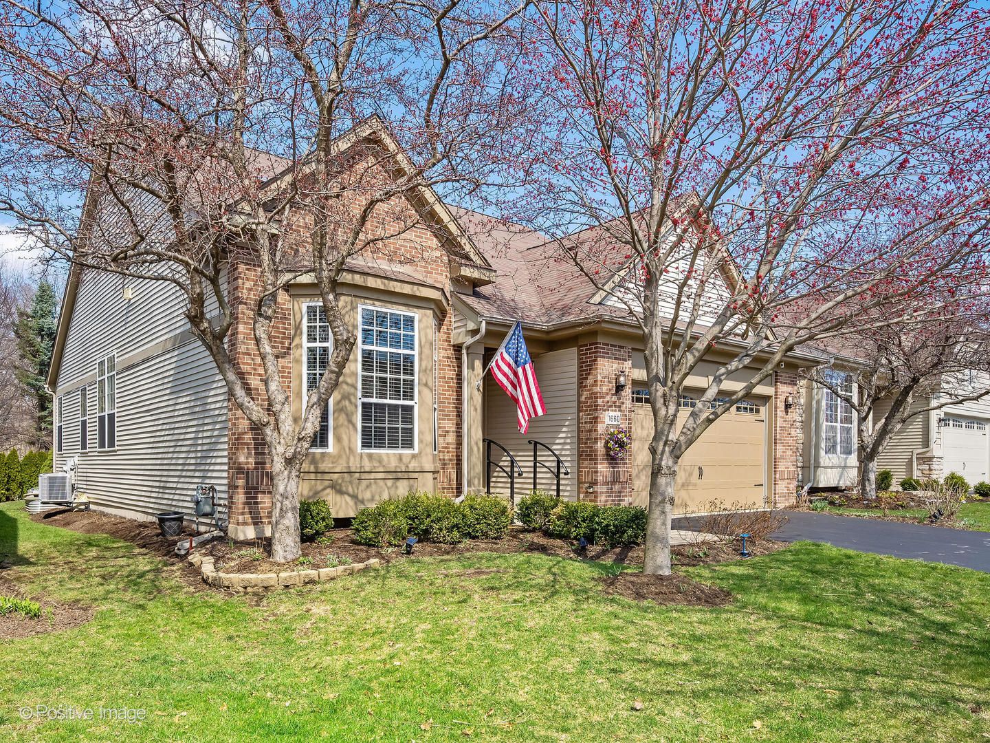 1660 Briarheath Drive — Aurora, IL 60505