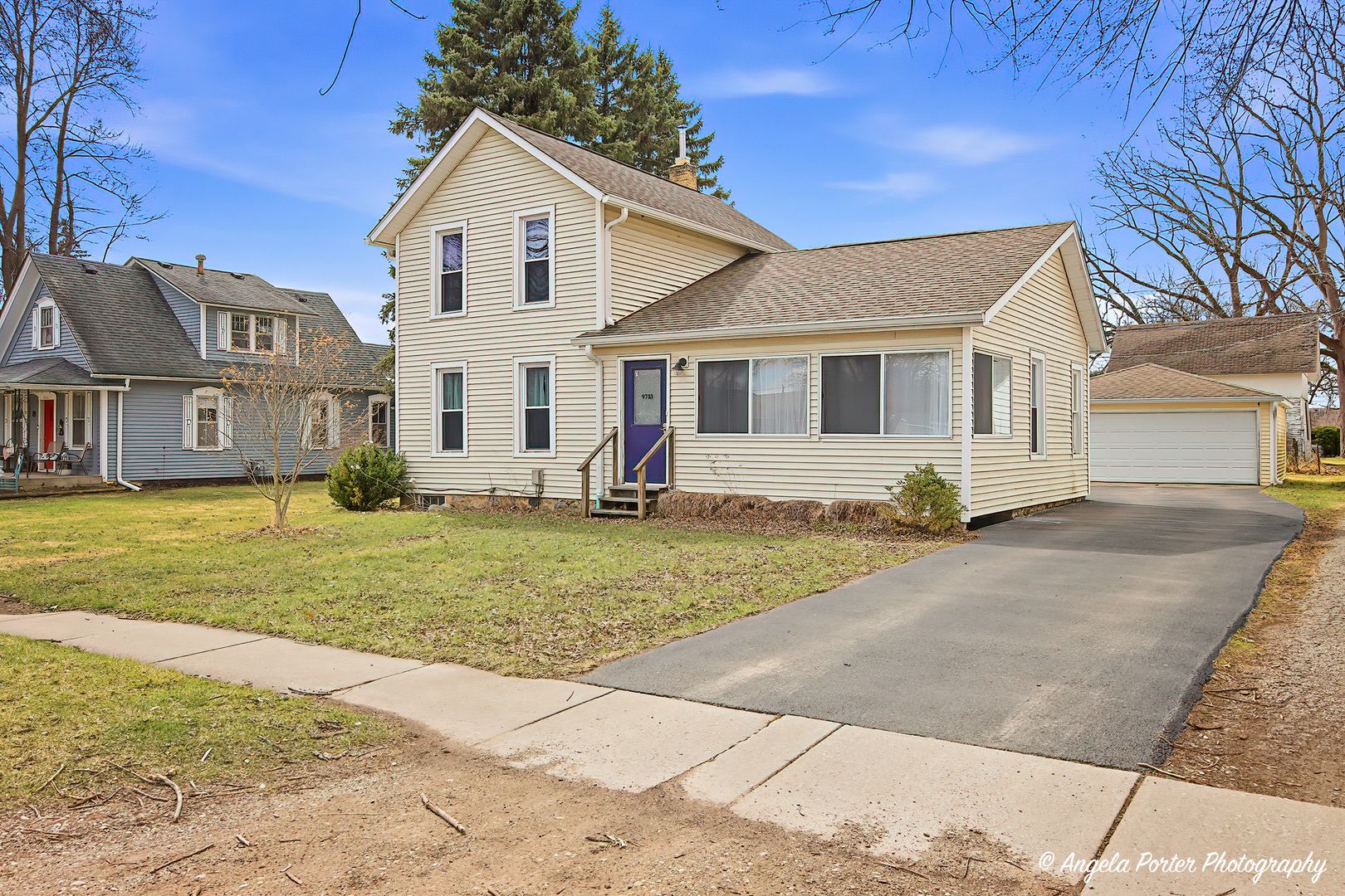 9703 Illinois Street — Hebron, IL 60034