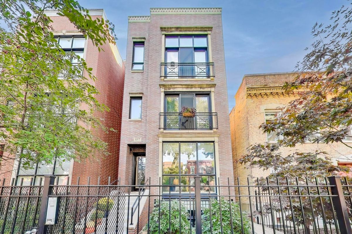 857 Hermitage Avenue, Chicago, IL 60622